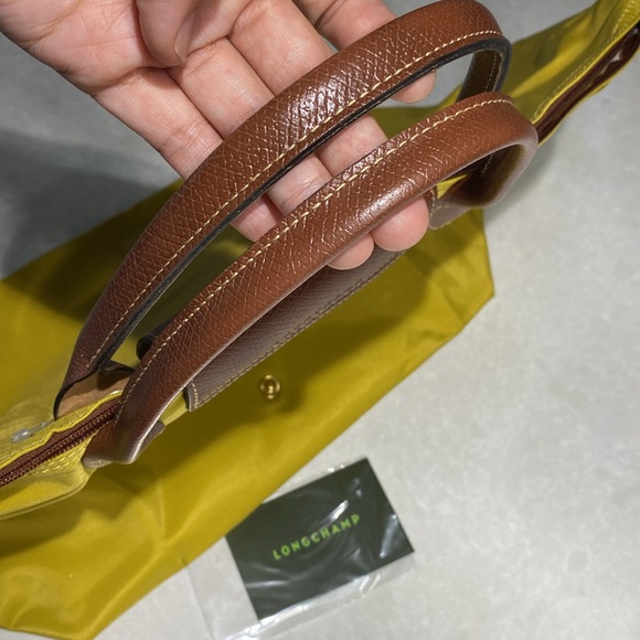New Authentic Longchamp Yellow Nylon Le Pilage Medium Foldable short handle⭐️⭐️ - Picture 9 of 16